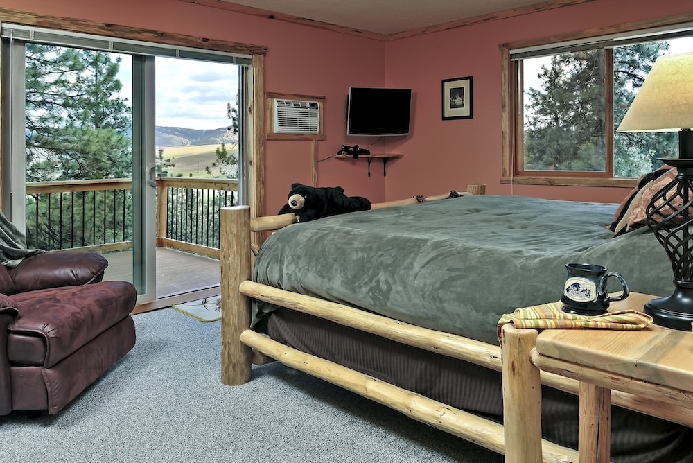 Guest room at one of the best places to stay in Missoula, Blue Mountain Bed and Breakfast